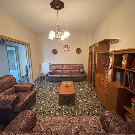 Kiourtis House شقة
