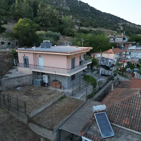 Kiourtis House شقة