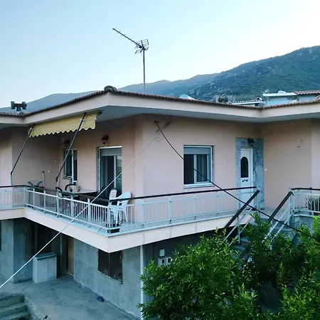 Kiourtis House شقة Elevtheraí